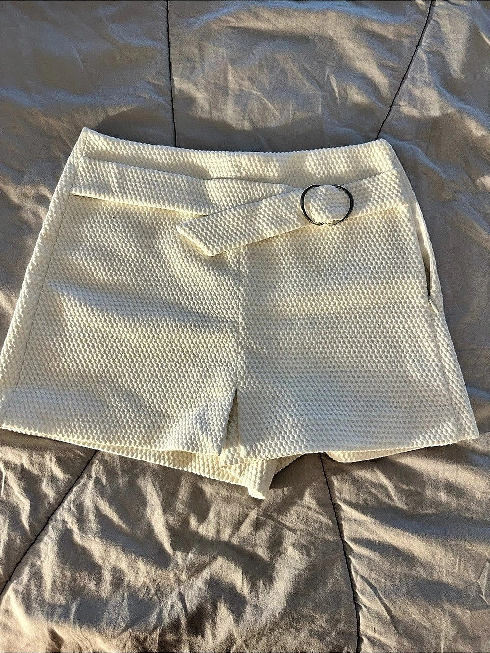 Zara High-Waist Shorts in White Size 4 Like New